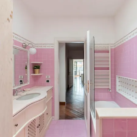 Appartement Iflat Margutta Colors On Canvas Rome